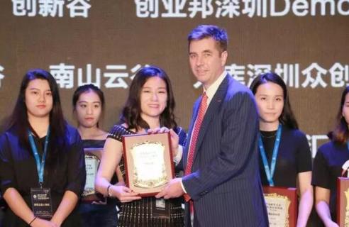 狗子28荣获2017胡润百富中国最具贡献孵化平台百强榜深圳50强称号